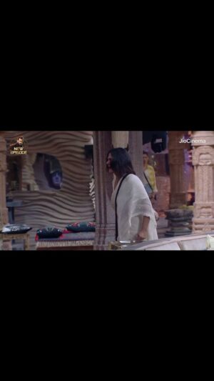 Hema Sharma Instagram - Kya khane k liye jhagda karna sahi hai? 

@colorstv @officialjiocinema @endemolshineind @beingsalmankhan 

#biggboss #biggboss18 #hemasharma #salmankhan