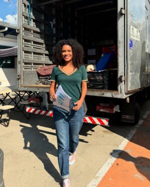 Heslaine Vieira Instagram - Encerramos as filmagens de #pecadora e foi lindo🎬✨
Fui muito feliz por ter participado desse projeto com tanta gente talentosa e amada
Obrigada @dainara_toffoli por mais um juntas
É muito gratificante pra mim ser guiada pela sua direção generosa e atenciosa. Você é demais e eu sou sua fã. Muito feliz por você me confiar a Sarah. Foi breve mas ter deixado uma marquinha 🤍
Obrigada @rayssabratillieri pela parceria lindíssima que tivemos. Você brilhou como a protagonista que mereceu. Foi incansável e deu tudo em todos os takes. Estive em poucos momentos mas em todos você estava 100% focada . Quero outros trabalhos pra termos mais cenas e trabalharmos mais juntas! Vai ser incrível 
Obrigada @mais_galeria 
Vivaaa o cinema nacional