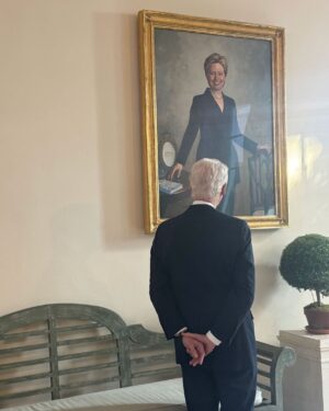 Hillary Clinton Instagram - A moment from last weekend’s visit to the White House. 💙

Photo: @opalvadhan