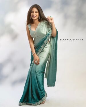 Hima Bindhu Instagram - NEW YEAR 🎊
NEW DREAMS ✨
NEW CHANCES 🪄
 📸 @irisproweddingphotography 
@mramvigneshphotography 
Blouse @f2f_designerboutique