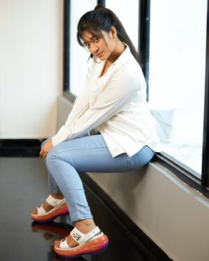 Hima Bindhu Instagram - It’s getting cold, so be careful of cold🌬️🌨️
📸@_thestudiospace_ @dinesh_baburaj