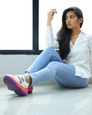 Hima Bindhu Instagram - It’s getting cold, so be careful of cold🌬️🌨️
📸@_thestudiospace_ @dinesh_baburaj