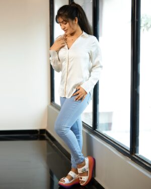 Hima Bindhu Instagram - It’s getting cold, so be careful of cold🌬️🌨️
📸@_thestudiospace_ @dinesh_baburaj