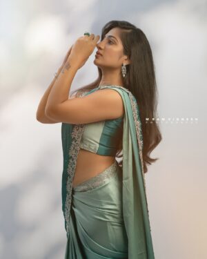 Hima Bindhu Instagram - NEW YEAR 🎊
NEW DREAMS ✨
NEW CHANCES 🪄
 📸 @irisproweddingphotography 
@mramvigneshphotography 
Blouse @f2f_designerboutique