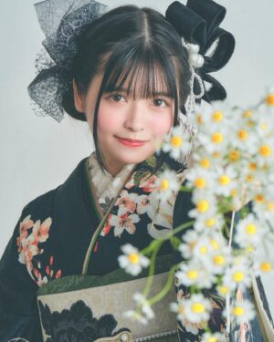 Hina Kagei Instagram - _
明けましておめでとう御座います！
2025年もよろしくお願い致します🐍⭐︎ 

@furisode_hakama_kyobeni の振袖撮影の時の
まだ出してなかった時の写真を🤳🏻♡