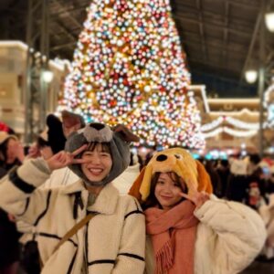 Hiroe Igeta Instagram - クリスマスの思い出🐶
変なメンバーだけど、
ずっと喋っててはしゃいで
楽しかったなぁ。

来年また二人とお仕事出来ますように☺️