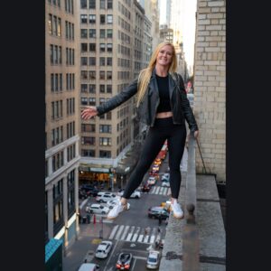 Holly Holm Instagram - Take me back to New York, New York. ❤️ What fun is life if you aren’t living a bit on the edge? ;)