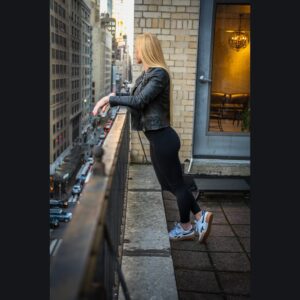 Holly Holm Instagram - Take me back to New York, New York. ❤️ What fun is life if you aren’t living a bit on the edge? ;)