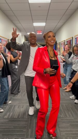 Holly Robinson Peete Instagram - @hollyrpeete and @rodneypeete9 are here tomorrow! ❤️