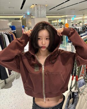 Hong Ji-yoon Instagram - 피어에 가면은 시간이 어떻게 가는지 모르게 돼
내가 그랬어요
#광고 @peer_official @bonrrow_official