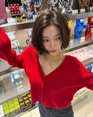 Hong Ji-yoon Instagram - 피어에 가면은 시간이 어떻게 가는지 모르게 돼
내가 그랬어요
#광고 @peer_official @bonrrow_official