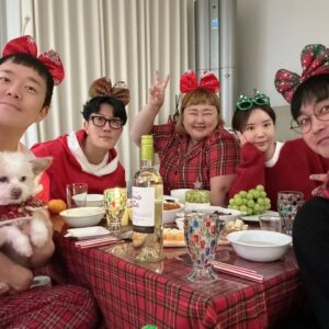 Hong Yun-hwa Instagram - 올해도 메리 크리스마스!!!!😍
.
🎁🎄