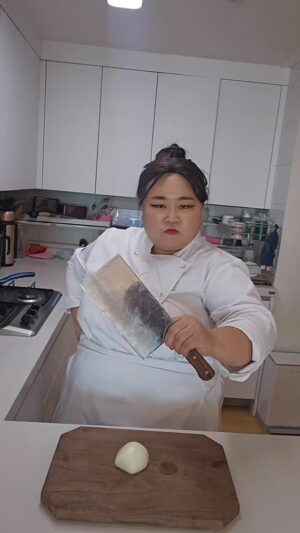 Hong Yun-hwa Instagram - 정지선쉐프님이 너그러히 받아주셔서
고소는 피할것같으니 쫌만 더 까불게요.😆😆
.
#점지선
#딤섬맛집의여왕
@chef_jisunjoung 사랑합니다😍