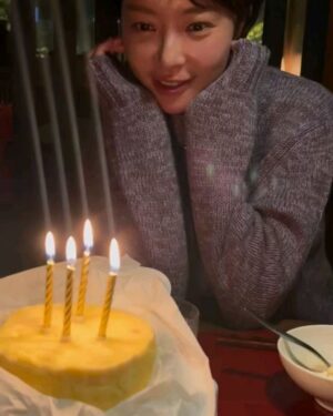 Hwang Jung-eum Instagram - 고마워......🩵👍🍾🤣🔥🌲🌈🥂🍻