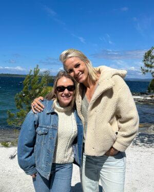 Ida Fladen Instagram - 🟨Boksen🟨 har premiere i dag. Her er noen meget idylliske bilder som overhode ikke gjenspeiler opplevelsen av hvordan det var å være med😂 

Se det nå på Play eller kl 20 på @tv2norge i kveld