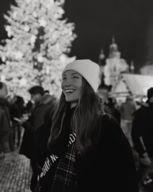 Ilayda Akdoğan Instagram - it’s timeeeee
🎅🏻🎊🎄🎉✨❄️