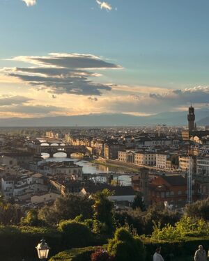 Ilayda Akdoğan Instagram - constantly missing Firenze🍇