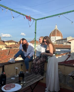 Ilayda Akdoğan Instagram - constantly missing Firenze🍇