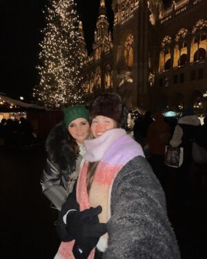 Ilayda Akdoğan Instagram - it’s timeeeee
🎅🏻🎊🎄🎉✨❄️