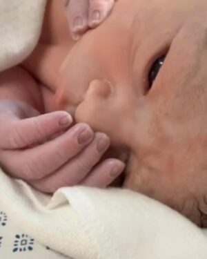 Ilean Almaguer Instagram - Después de 38 semanas de espera llegaste un 10 de Diciembre a las 5:01pm a revolucionar nuestra vida pedacito mío. Papá y mamá te amamos profundamente y lo haremos hasta la eternidad. Bienvenido Luan Velásquez Almaguer ❤️❤️ @lucasvelasquezc