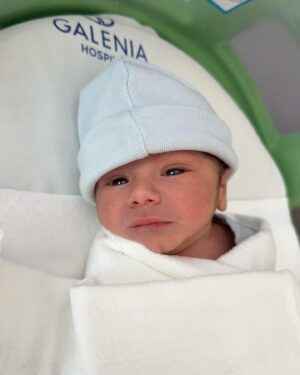 Ilean Almaguer Instagram - Después de 38 semanas de espera llegaste un 10 de Diciembre a las 5:01pm a revolucionar nuestra vida pedacito mío. Papá y mamá te amamos profundamente y lo haremos hasta la eternidad. Bienvenido Luan Velásquez Almaguer ❤️❤️ @lucasvelasquezc