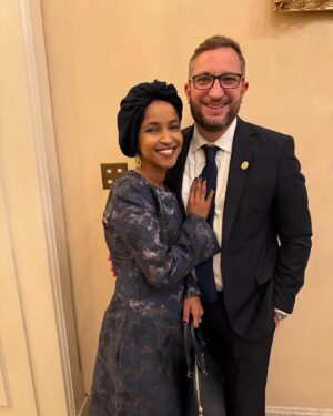 Ilhan Omar Instagram - It’s such an honor and privilege to be able to start my fourth term in Congress. Thank you to the incredible people of Minnesota’s fifth district for trusting me to serve them and to my family for the sacrifice and patience ❤️❤️❤️