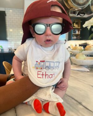 Iliza Shlesinger Instagram - Clear highlight of 2024: welcoming Ethan into the world 🩵🧸 he’s the happiest, most content little boy!