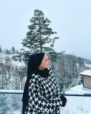 Iman Meskini Instagram - On a mission to romanticize this winter ❄️🥶🫶🏽