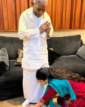 Indravathi Chauhan Instagram - Once in a lifetime dream has finally come true. Meeting the divine in flesh and blood!! #ilayarajasir🙏 🙇‍♀️❤️