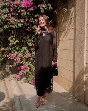 Iqra Aziz Instagram - @aghajaanofficial 🖤❤️
Shop my look on UPTO 80% off ✨ OFFER VALID for 11.11 Sale only 

SHOP NOW and get discounts on UPTO 90% off on https://aghajaan.com.pk 

#IqraAziz #AghaJaan #IqraxAghaJaan