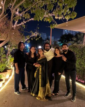 Iqra Aziz Instagram - Anniversary Dinner🦁
In my @thesaarigirl era🦭