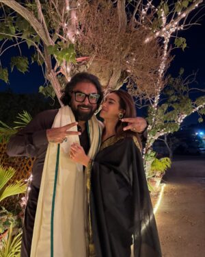 Iqra Aziz Instagram - Anniversary Dinner🦁
In my @thesaarigirl era🦭