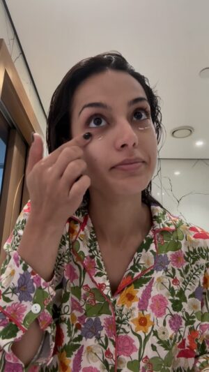 Iqra Aziz Instagram - What a real GRWM looks like☕️