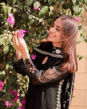 Iqra Aziz Instagram - @aghajaanofficial 🖤❤️
Shop my look on UPTO 80% off ✨ OFFER VALID for 11.11 Sale only 

SHOP NOW and get discounts on UPTO 90% off on https://aghajaan.com.pk 

#IqraAziz #AghaJaan #IqraxAghaJaan