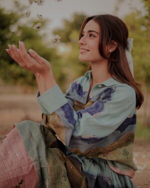 Iqra Aziz Instagram - December you’re my favourite❄️

Wearing: @cord.in 
HnM: @izainzaidi @sunnysilvester 
Shot by: @rehanmithanii