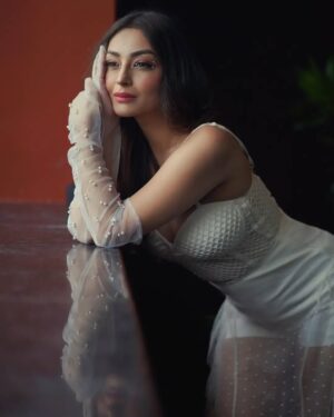 Ira Sone Instagram - Eyes on you ✨🔥

Beautiful.
@sone_space 
@pixelpassionfotography 
@makemeover.sonalishinde 
@pixellence_art 

.
#explore #explorepage #exploremore #portrait #portra400 #trendingnow #trendingsongs #bikinis 

(Portrait, portraitshot, reelsong, western, ira)