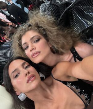 Irina Shayk Instagram - Back at @victoriassecret 💕2024 
Thank u for sooo much LOVE 
@emmanuellealt 
@duffy_duffy 
@diane.kendal 
@dmcasting