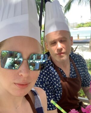 Irina Shikhman Instagram - Спорим, я люблю этого парня больше, чем он любит сладенькое. (Мой вечно сюсюкающий с ним голос тому подтверждение 🙃) С днем рождения, лучший на свете муж! @ekazachkov Хочу вот так вот еще много-много лет. 

НАСТОЯЩИЙ МАТЕРИАЛ (ИНФОРМАЦИЯ) ПРОИЗВЕДЕН И (ИЛИ) РАСПРОСТРАНЕН ИНОСТРАННЫМ АГЕНТОМ РФ ИРИНОЙ ЮРЬЕВНОЙ ШИХМАН ЛИБО КАСАЕТСЯ ДЕЯТЕЛЬНОСТИ ИНОСТРАННОГО АГЕНТА РФ ИРИНЫ ЮРЬЕВНЫ ШИХМАН