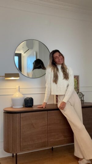 Isabel Figueira Instagram - Bom dia hoje foi dia de mudar mais um canto da minha casa e contei com a @superdecor.pt ✨
Senão conhecem a @superdecor.pt passem pelo site e vejam as novidades.
Fiquei completamente apaixonada por este aparador que veio dar um toque quente e elegante á minha sala ❤️

Gostaram da mudança?

Bjs e uma semana feliz para todos ❤️