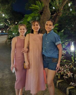 Isabel Oli Instagram - Let’s go 2025 ✨

📸: @giancarloprats
