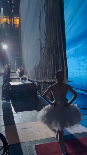 Isabella Boylston Instagram - My fav video from 2024 🦢 - @ me swan diving into the new year