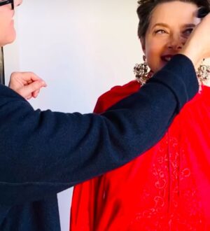Isabella Rossellini Instagram - Memorable night at the Golden Globes where many  photos were taken but I always end up with very few . Here some while getting ready with make up artist @itsmatin ,with  my UTA agent Houston  Costa @unitedtalent , embracing the marvelous Tilde  Swinton at the  end of the night . I am so grateful to @dolcegabbana for always dressing me up so elegantly for these important occasions and to @lancomeofficial , I should say “ my family  Lancôme” that for over 45 years always assist  me with looks. The red carpets are terrifying to me. My hearts beats faster than when I am on stage. And as my Conclave Co star @stanleytucci explains “ … we don’t know the endings ” . But Congratulations to our script writer Peter Straugham for winning  @focusfeatures @goldenglobes
