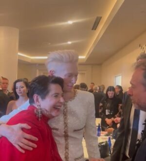 Isabella Rossellini Instagram - Memorable night at the Golden Globes where many  photos were taken but I always end up with very few . Here some while getting ready with make up artist @itsmatin ,with  my UTA agent Houston  Costa @unitedtalent , embracing the marvelous Tilde  Swinton at the  end of the night . I am so grateful to @dolcegabbana for always dressing me up so elegantly for these important occasions and to @lancomeofficial , I should say “ my family  Lancôme” that for over 45 years always assist  me with looks. The red carpets are terrifying to me. My hearts beats faster than when I am on stage. And as my Conclave Co star @stanleytucci explains “ … we don’t know the endings ” . But Congratulations to our script writer Peter Straugham for winning  @focusfeatures @goldenglobes