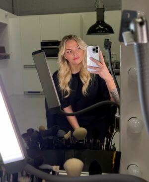 Isadee Jansen Instagram - 16/10/24 shoot day 📸