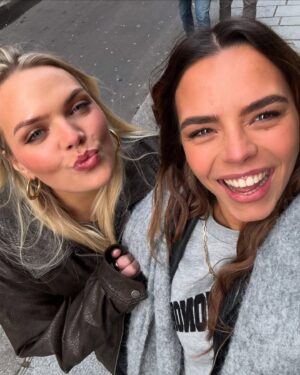 Isadee Jansen Instagram - starry nights in paris with @myjewellery 🌌
*ad