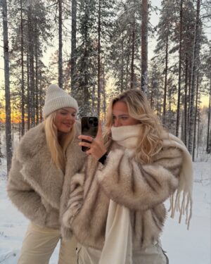 Isadee Jansen Instagram - take your bestie to lapland 🌅