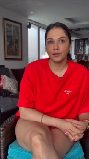 Isha Koppikar Instagram - Do I live in a refrigerator? 😆 People always ask me how I stay looking so fresh and evergreen. Well, the secret’s out... maybe it’s just good vibes and a sprinkle of self-care! 🌿✨ Keep glowing, no matter the season!

#agelessbeauty #evergreen #timelesselegance #beautysecret #freshandflawless #glowup