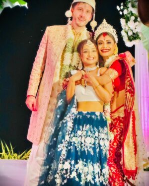 Ishita Ganguly Instagram - This is the moment ______🤍✨🧿

Can’t express in words , I guess the last picture says it all ____🫂🤍🥹🧿🫂

May your love continue to grow stronger with each passing year .. wish you both a very happy married life  @sreejita_de @michael_b.p  _____🫶🧿🤍❤️✨

Shree i love you , baby you are glowing🤍✨ … you both look amazing together ❤️✨___ hayye nazar naah lage .. touchwood 🧿🧿✨🔱🕉️

Finally I can say “ aaj mere yaar ki shadi hai “ ____😄😘🫰🥹🫂💃

Wearing : @nidhikurda 🤍✨