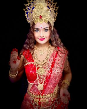 Ishita Ganguly Instagram - आदिशक्ति______🔱❤️🌺🧿

Mata Saraswati _____streaming on @hariom_app … I would like to request you all do watch the divine journey of Mata Saraswati. 🪕🦢🪷

Fortunate to be part of this great divine series 🙏

#matasaraswati #adishakti #hariomottplatform 

@vibhuagarwalofficial @niveditabasu @angirrav @vijayyadav_0510 @ratipandey @atrangiiapp @hariom_app _____🙏❤️ #gratitude