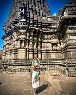 Ishita Ganguly Instagram - आपका बुलावा  आया बाबा ________🙏🔱🤍🧿

त्रिशूलधारी______🔱🧿🕉️

ॐ नमः पार्वती पतये, हर-हर महादेव _____🙏🤍🪷🪻✨🕉️

त्र्यम्बकेश्वर ज्योर्तिलिंग मन्दिर_______gratitude🙏🧿

#jaishivshankar #jaishivshambhoo #harharmahadevॐ #2025 

May Mahadev bless us all __🕉️🙏🤍🧿🔱🦋